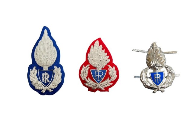 Fregio Berretto Polizia Penitenziaria Ricamati a Mano o Metallo Decidi il Modello Art. FAV-F-GALA-PP