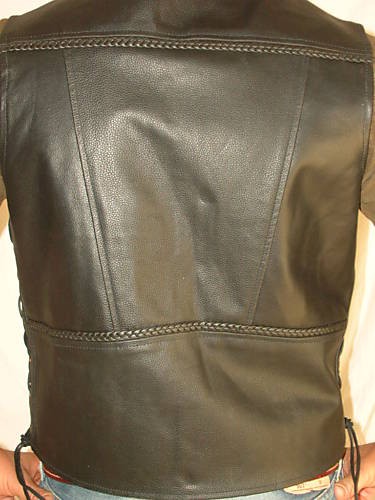 Gilet biker pelle tipo harley davidson ottimo per patch Art.01064  Bellissimo gilet in resistentissima pelle bovina con fodera di raso  all'interno, decorata con delle bellissime trecce ,ottimo per l'estate e per  l'inverno, ,