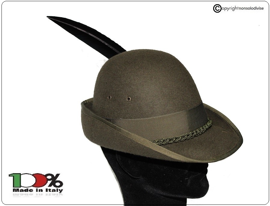 Cappello Alpini Alpino Ufficiale Art.ALPI-ECO CARATTERISTICHE DEL CAPPELLO  ALPINO IN VENDITA: Piuma nera Fregio frontale da aggiungere Fascia in pelle  Cordoncino a treccia COLORE DEL CAPPELLO: VERDE COME IN FOTO MATERIALE:  PANNO