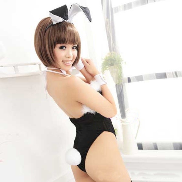 Sexy Completino Tutina Coniglietta Playboy Bunny nero TU Sexy Shop Art. CONIGLIETTA Sexy completino da coniglietta composto da body, polsini e  cerchietto con orecchie. Nella variante nera . Taglia unica, veste una 40-46
