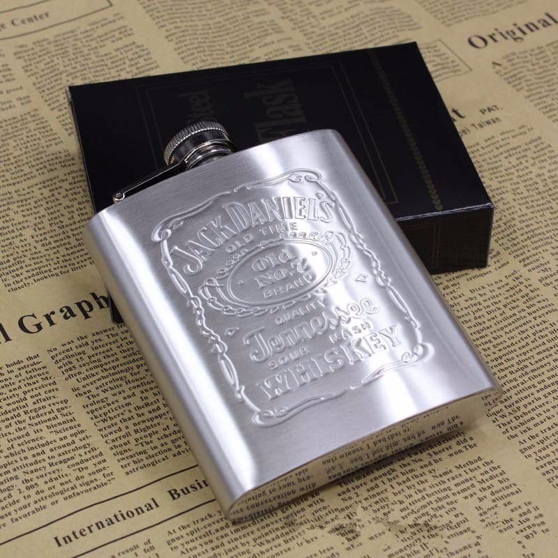 Elegantissma Fiaschetta da Tasca Porta Liquori o Whisky 7 oz Jack Daniels  Art.JD Finitura acciaio inox Ziglinato E' un idea regalo per tuo uomo Con  tappo a vite molto comoda Capacità 7