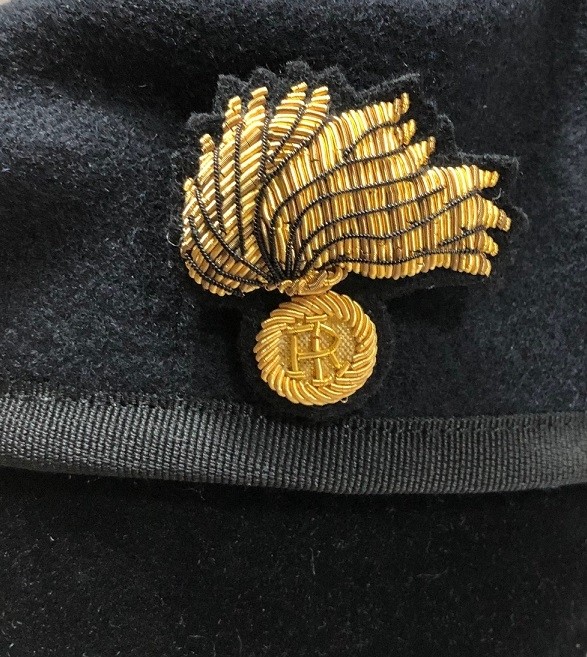 Basco Spagnolo Nero con Fregio Carabinieri CC Ricamato a Mano Riforma Nuovi  Gradi FAV Italia Art.CC-BASCO-NEW Baschi modello spagnolo pura lana vergine  100% disponibili nelle misure dalla 54 alla 60 -Prodotto 100%