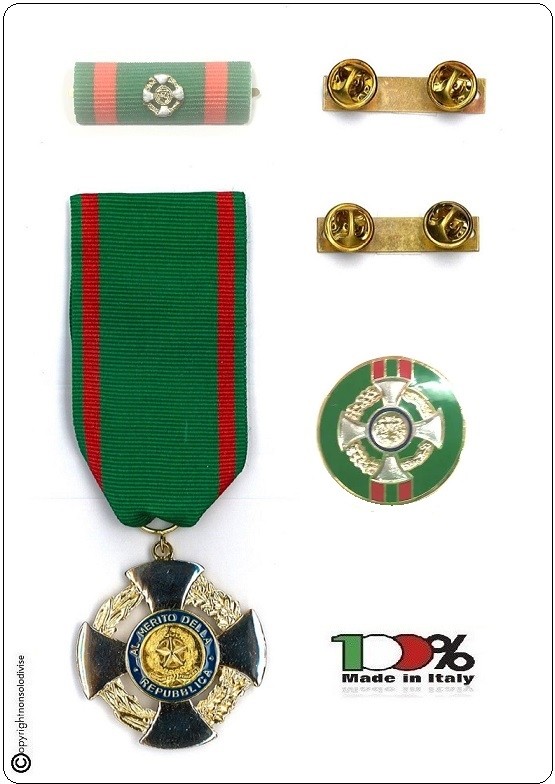 Set Medaglie Cavaliere Ufficiale Della Repubblica Art Fav Set7 Scatola Regalo Composta Scatola A Vista Con Medaglia Nastrino Spilla