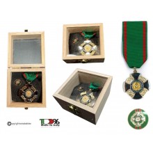 Medaglia Scatola Regalo in Legno con Pin Set Medaglie + Pins Cavaliere Ufficiale Della Repubblica Idea Regalo Art. SCATOLA-R-CAV